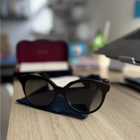 Gucci Luxury Stylish Cat Eye Sunglasses Authentic full inclusion - Picture 2 of 9